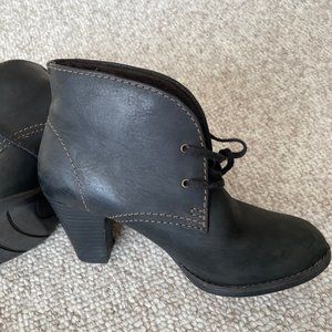Clarks Black Leather Lace Up Block Heel Ankle Boot  Sz 7
